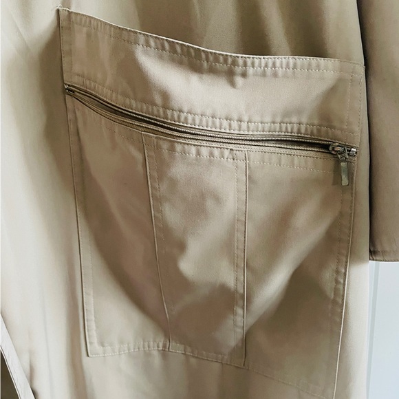 Sue Brett Raincoat vintage size 14W, beige, zipped pockets, like new. - Picture 3 of 3
